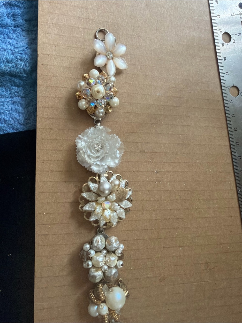 Elegant Cream Floral Pearl Charm Pendant Necklace